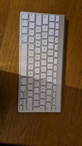 Apple Wireless Keyboard (Model A1314)