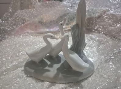 NAO Swan Figurine
