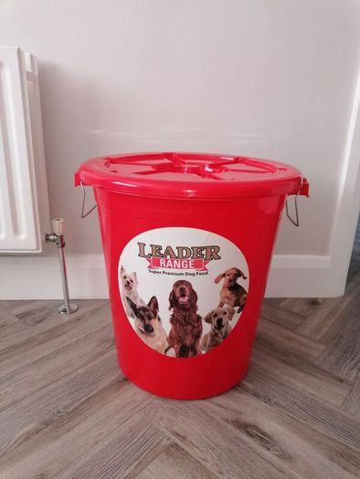 Leader range dog mix bin