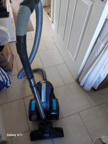 VAX Bagless Vacuum Cleaner, Model CCQSASV1P1, working great and in excellent condition