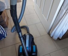 VAX Bagless Vacuum Cleaner, Model CCQSASV1P1, working great and in excellent condition