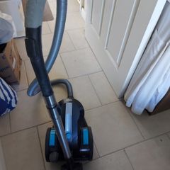 VAX Bagless Vacuum Cleaner, Model CCQSASV1P1, working great and in excellent condition