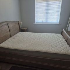 set - Solid wood sleigh bed, bedside lockers and chest of drawers