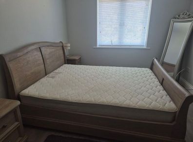 set - Solid wood sleigh bed, bedside lockers and chest of drawers