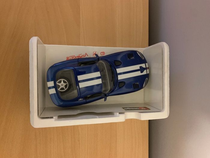 1/18 Burago Model Car Dodge Viper GTS Coupe 1996