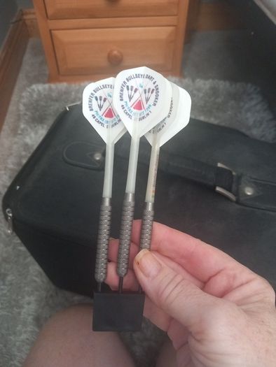 Dart board come with darts