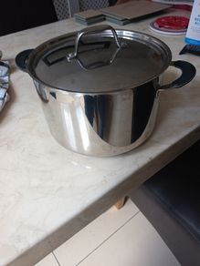 Stellar Premium Large Stockpot  With Lid.   ( Used 1 Time) In Good Condition.