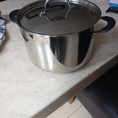 Stellar Premium Stockpot  With Lid.   ( Used 1 Time) In Good Condition.