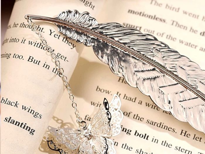 Toirxarn Metal Feather Bookmark Xmas Gift Christmas Present for Women Mum Ladies Her Girl Grandma Teacher Sister Wife MULTIPLE COLOURS AVAILABLE (FREE POSTAGE)