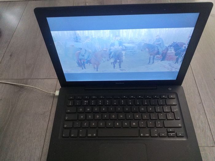 Black Apple MacBook -