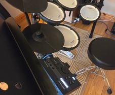 Roland TD-07 DMK, pedal, throne, monitor