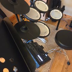 Roland TD-07 DMK, pedal, throne, monitor