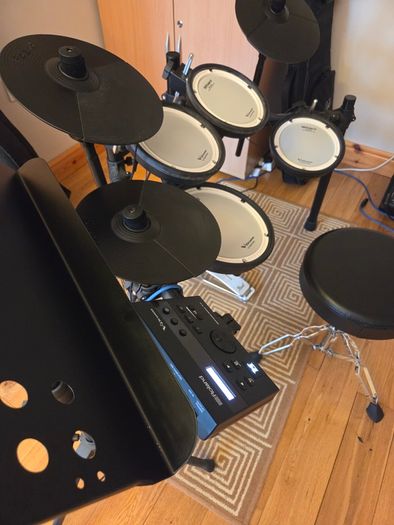 Roland TD-07 DMK, pedal, throne, monitor