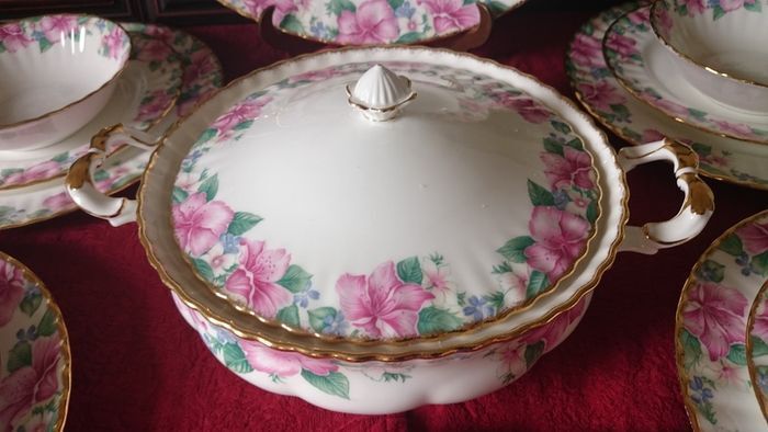 Rare 45 Piece Royal Albert Lydia Bone China Gold Gilt Dinner And Tea Service / Set For 6 Person Setting Made In England