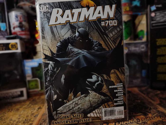 Batman ! Issue #700 ! Giant-Sized Anniversary Issue !