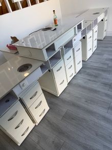 nails table