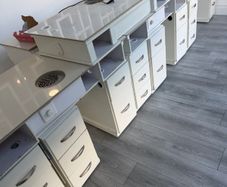 nails table
