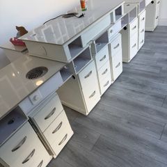 nails table