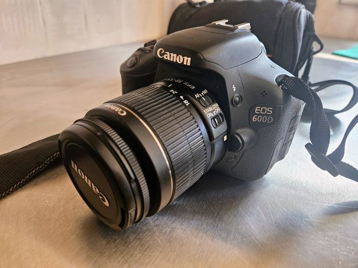 Canon EOS 600D + 18-55mm Lens + 32GB Card + Bag