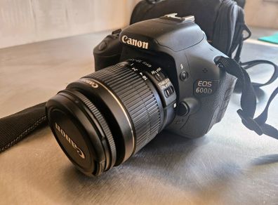 Canon EOS 600D + 18-55mm Lens + 32GB Card + Bag