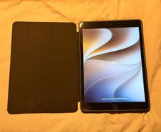 Apple iPad 9th Gen 64GB with case
