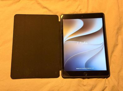 Apple iPad 9th Gen 64GB with case