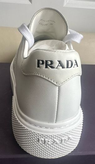 Prada trainers - sz 39.5