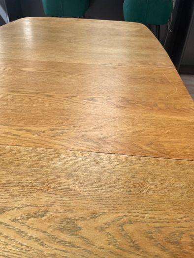 Extendable dining table and chairs