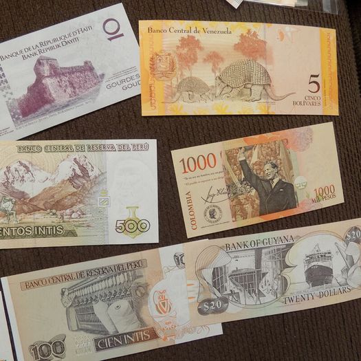 Lot of 9 World Banknotes.Uncirculated.N0.1.