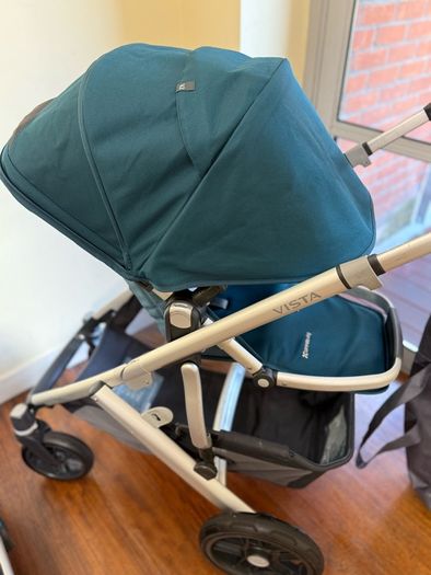 Uppababy Vista Finn V2 maxi cosy car seat with isofix rotating