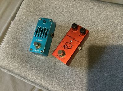 Classic Chorus and 5-band Equalizer pedals