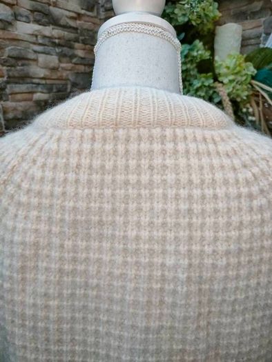 Vintage Aran SweaterSize Small to medium  Measurements are in the photos