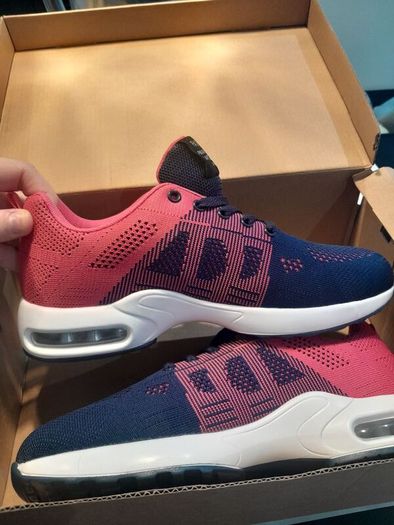 Navy and pink size 41 runners from caitlin dublin