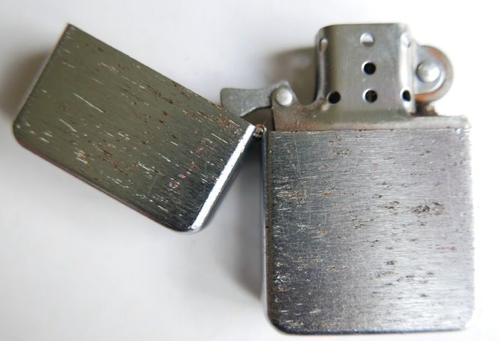Vintage Star Lighter Since 1988