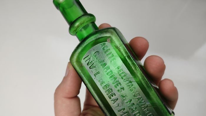 396 - Antique Aceite De Bellotas y Savia De Coco Green Glass Bottle