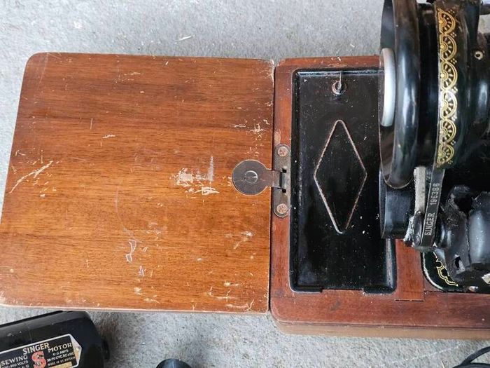 Singer sewing machine