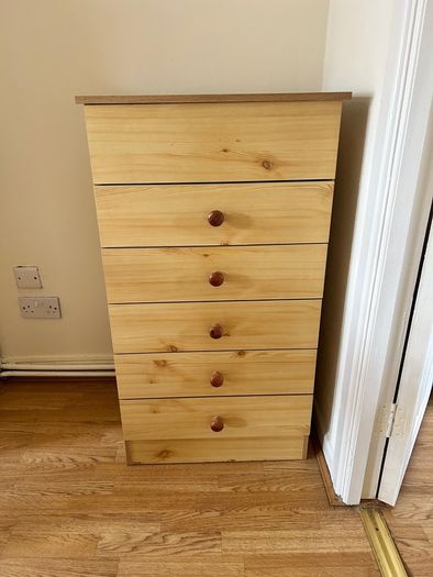 chest of drawers
