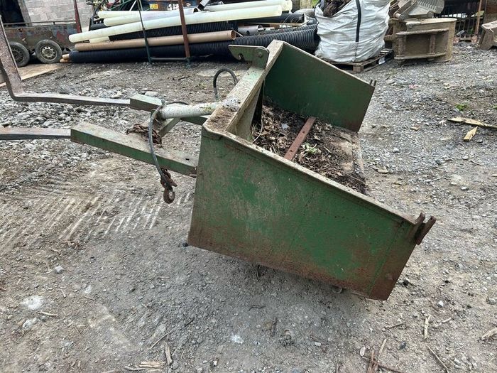 Fork lift tipping bucket/ transport box