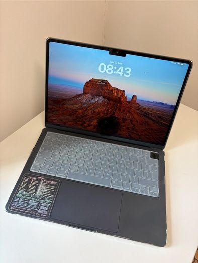 MacBook Air M3 8g