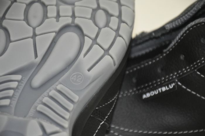Safety boots