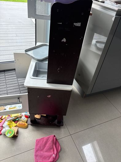 Toy kitchen / FREE