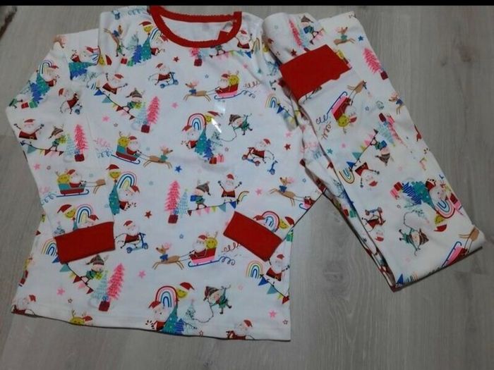 New Xmas pyjama set size 31-32