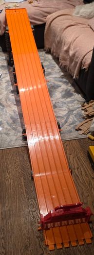 Hot Wheels Super 6-Lane Raceway