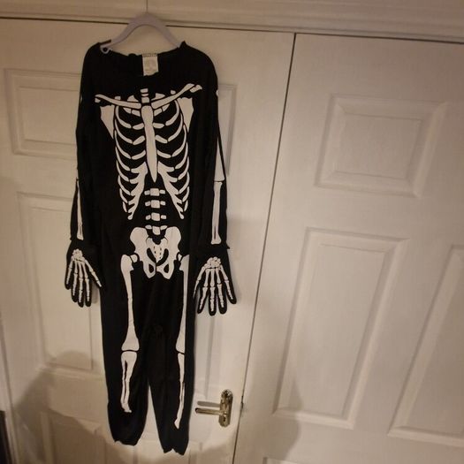 Skeleton costume