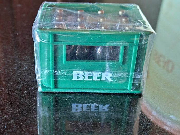 Small Beer Crate Bottle Opener, With Magnet (brand New).