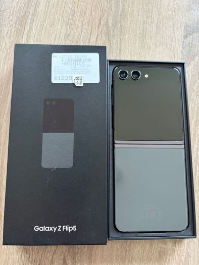 Samsung Galaxy Z Flip 5 256GB Dual SIM + eSIM | Mint Condition | Boxed