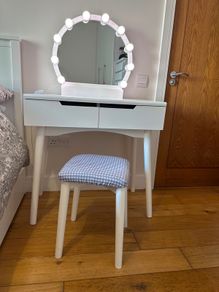 Dressing Table with Mirror & LED lights - Chair included