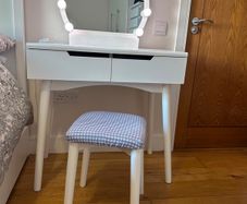 Dressing Table with Mirror & LED lights - Chair included