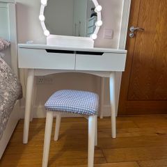 Dressing Table with Mirror & LED lights - Chair included