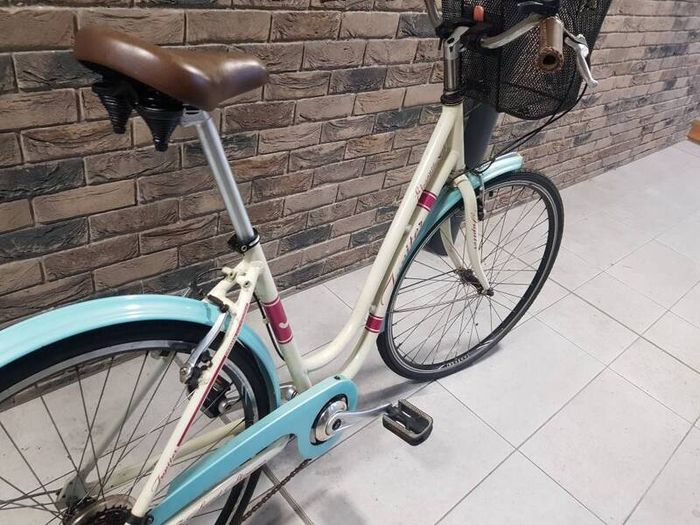 ladies city bike( can deliver)